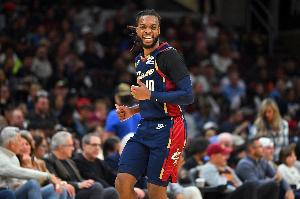 骑士官方：加兰遭遇脚趾挫伤将缺席今日比赛 他将接受每日治疗